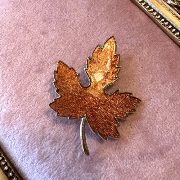Vintage Orange Copper Maple Leaf Gold Tone Enamel Brooch Pin With Textured Back - Picture 7 of 9